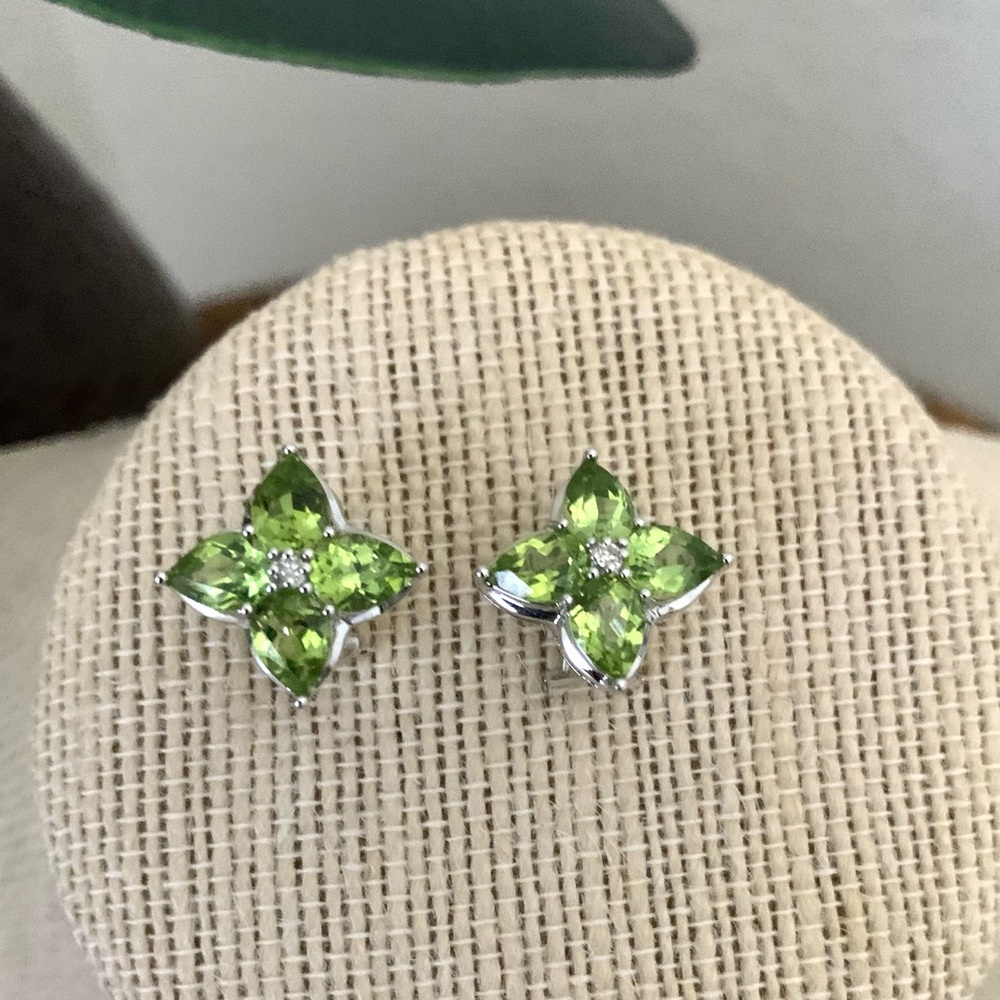 Green Peridot Gemstone Silver Flower Earrings